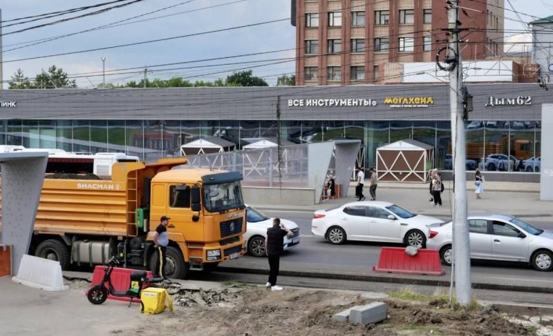 Под путепроводом на Московском шоссе в Рязани меняют асфальт